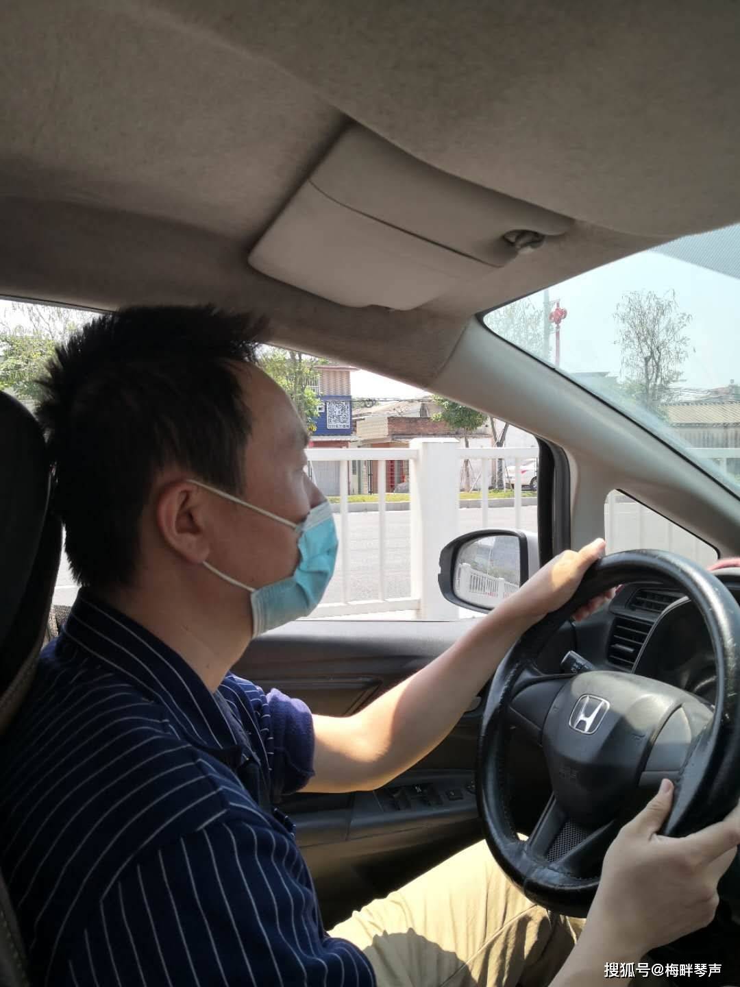 滴滴师傅:接到一个有肺痨病的乘客,害我一个月不敢出车_老人