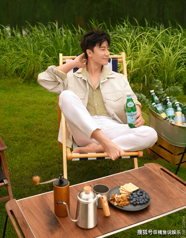 陈漫镜头下的黄轩和邓伦户外野餐好养眼两大男神同框我都爱