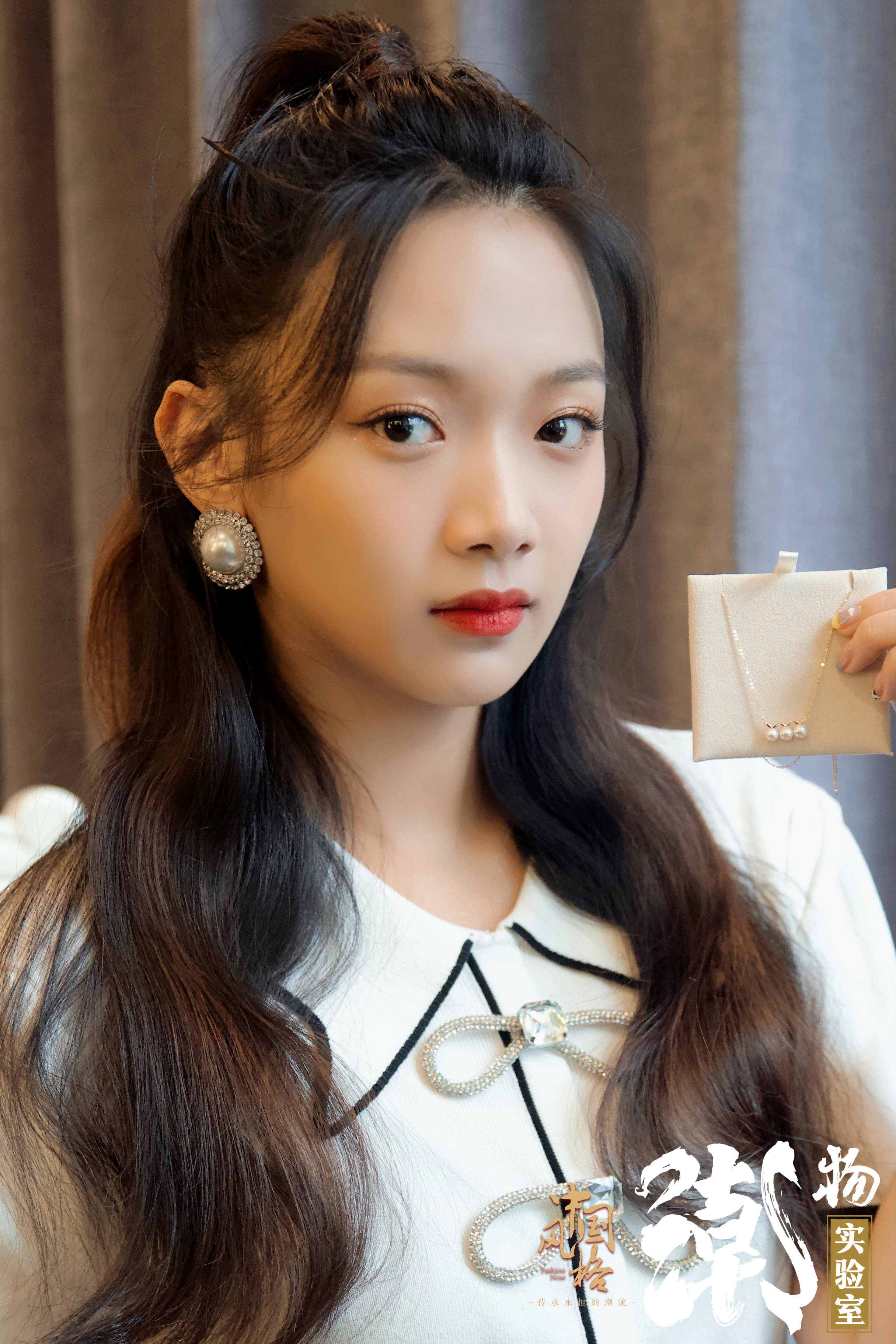 把36万的天鹅戴在脖子上是种什么感受丨中国风格潮物实验室