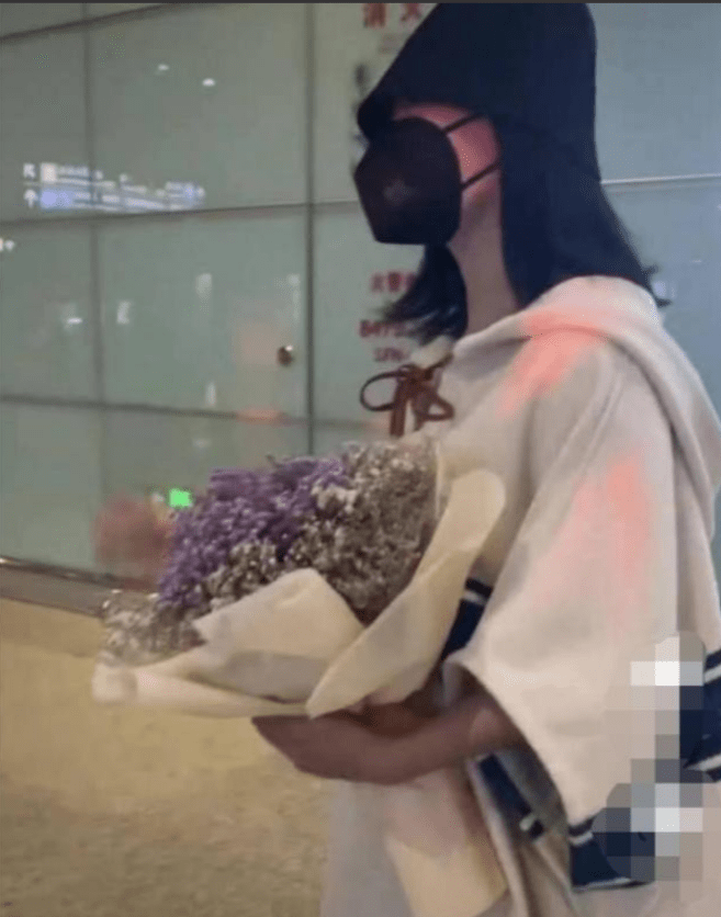 黑色|谢娜怀二胎后首次露面，即将复出开始工作？或与赵丽颖共录节目？