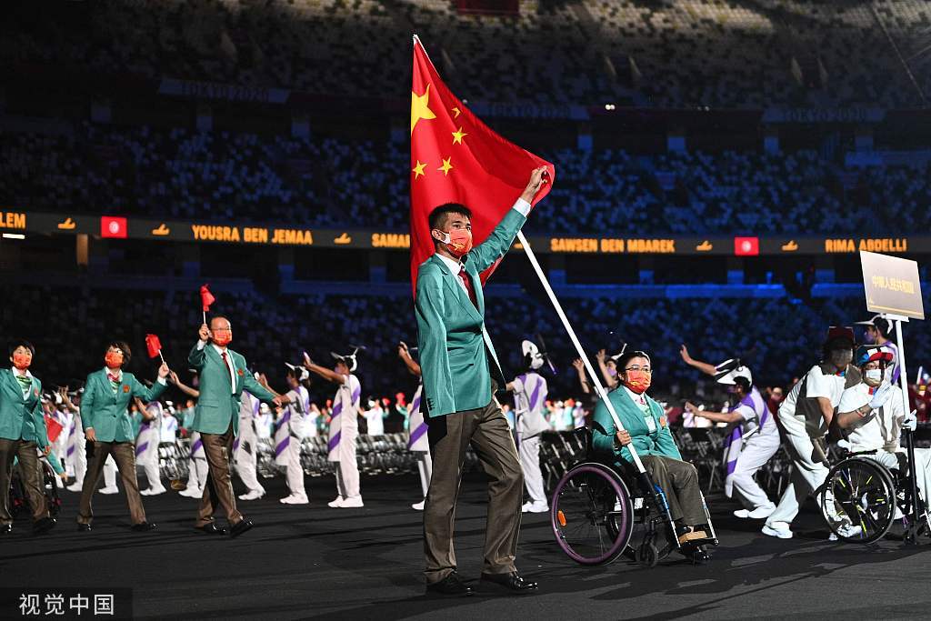 中国代表团亮相东京残奥会开幕式周佳敏王浩担任旗手 防控