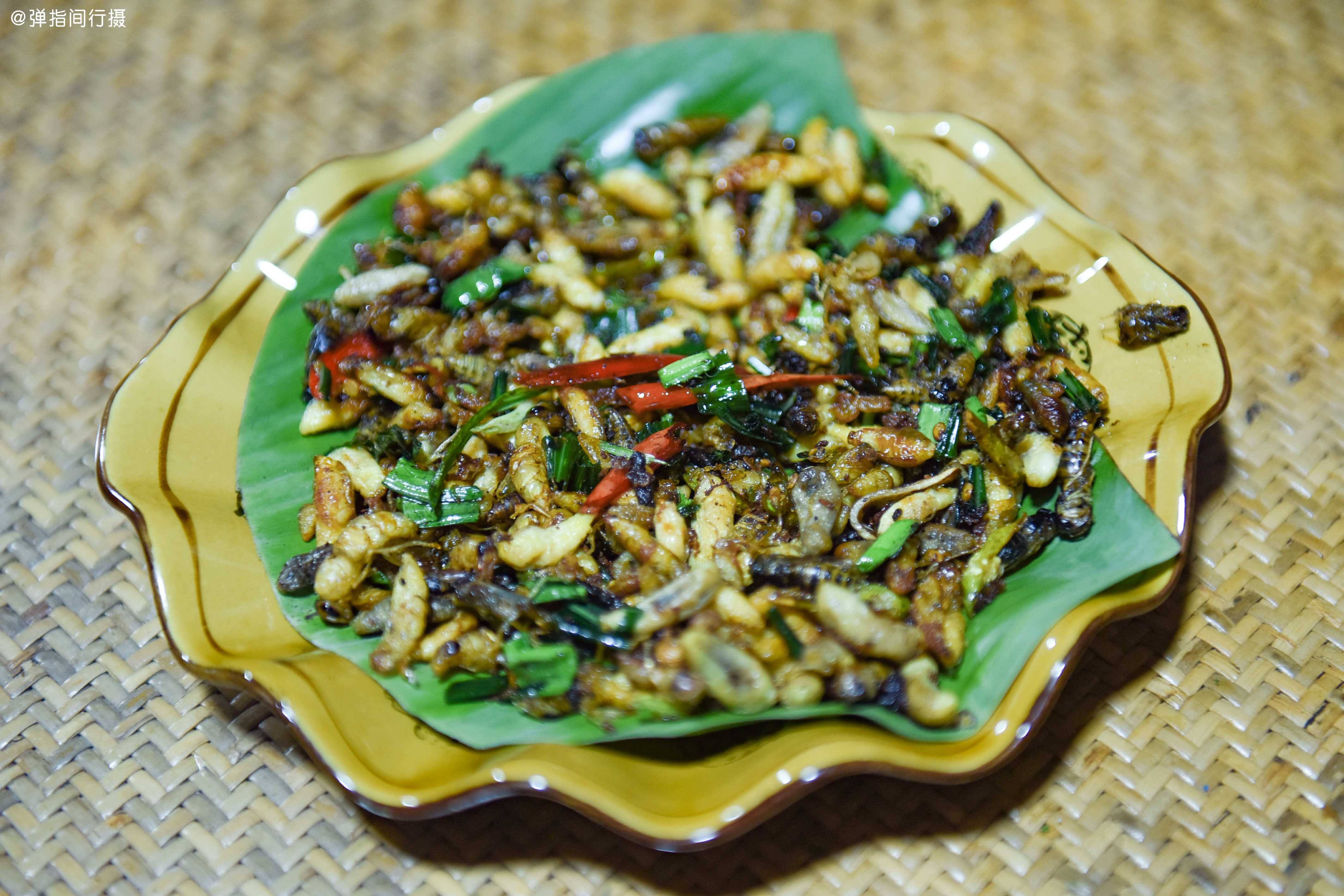 原创到云南山村做客满桌山珍待客村民吃得很香游客却不敢下筷