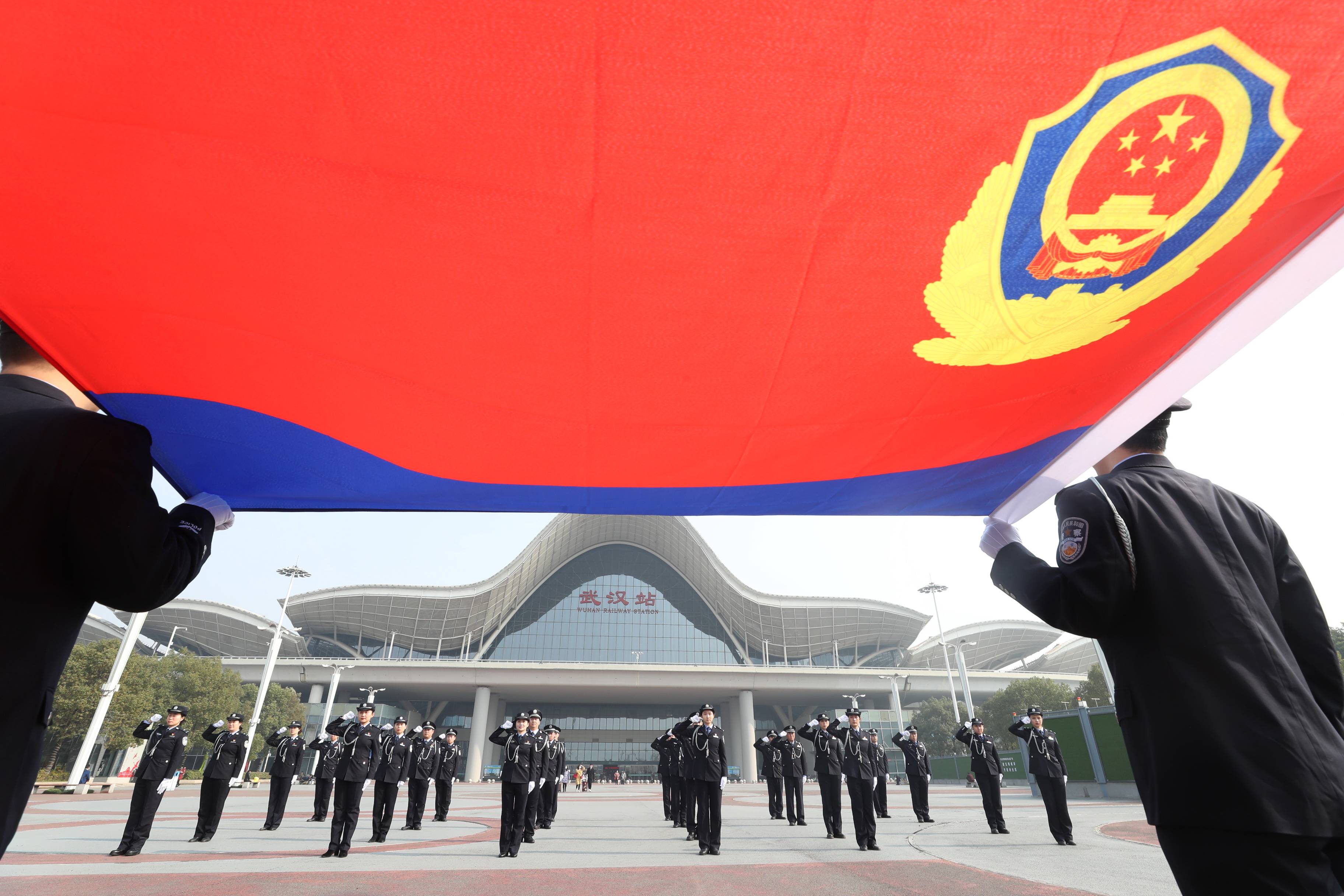 2020年12月28日,2021首个警察节来临,武汉铁路公安组织全处青年民警