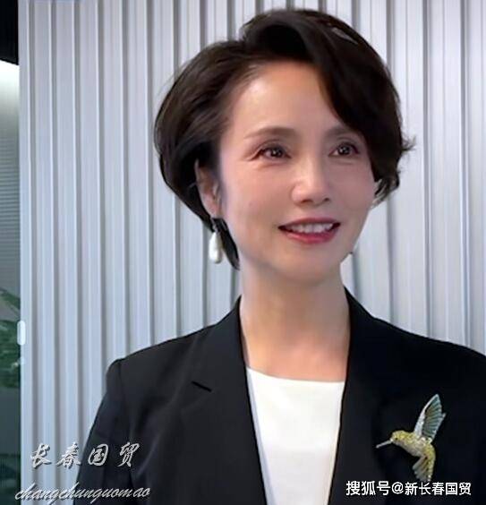 60岁央视新闻主播徐俐宣布退休眼含热泪与观众告别