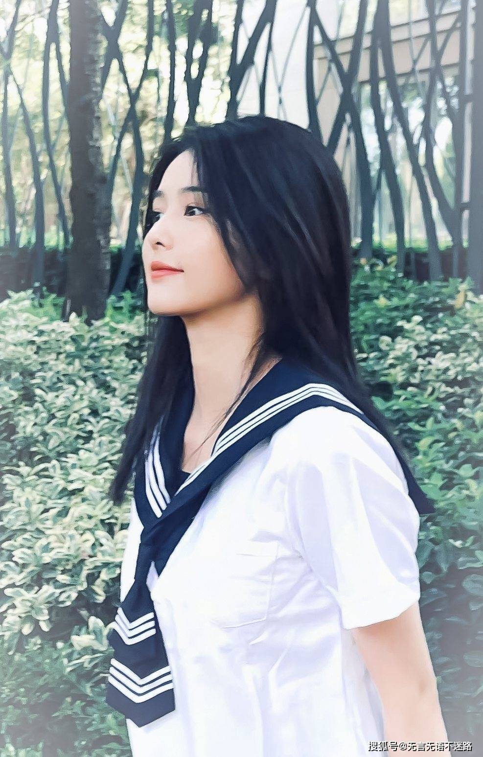 白鹿水手服造型好似邻家漂亮学姐