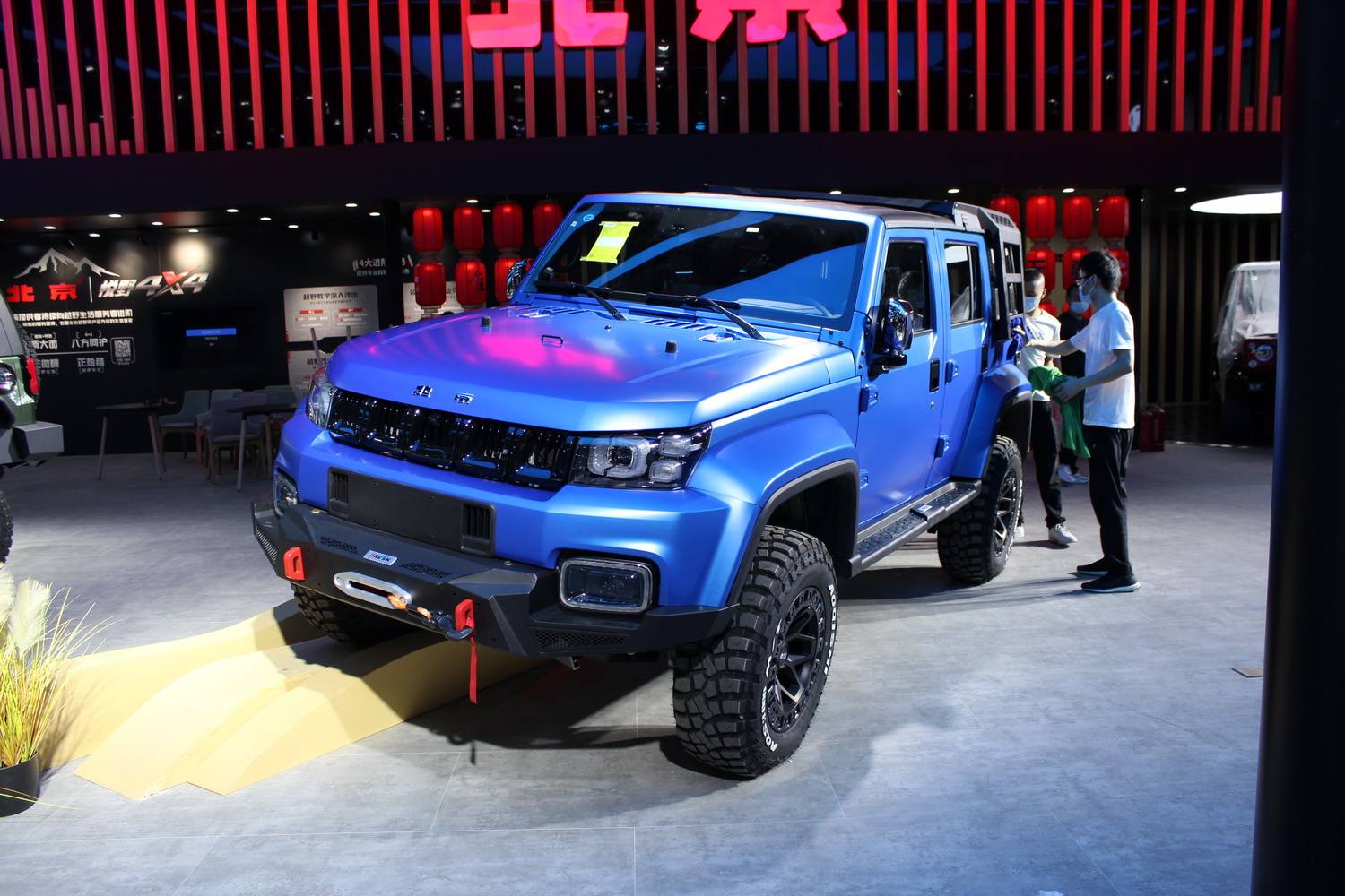 2021成都车展探馆报道北京越野全新bj40环塔冠军版刀锋英雄版亮相