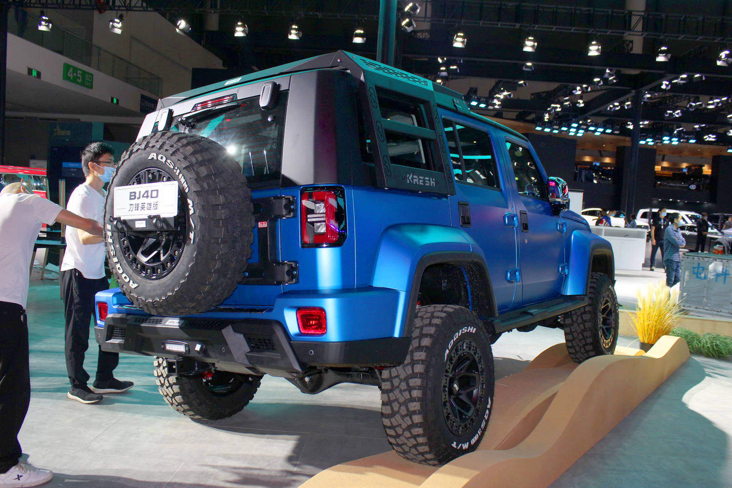 2021成都车展探馆报道:北京越野全新bj40环塔冠军版,刀锋英雄版亮相