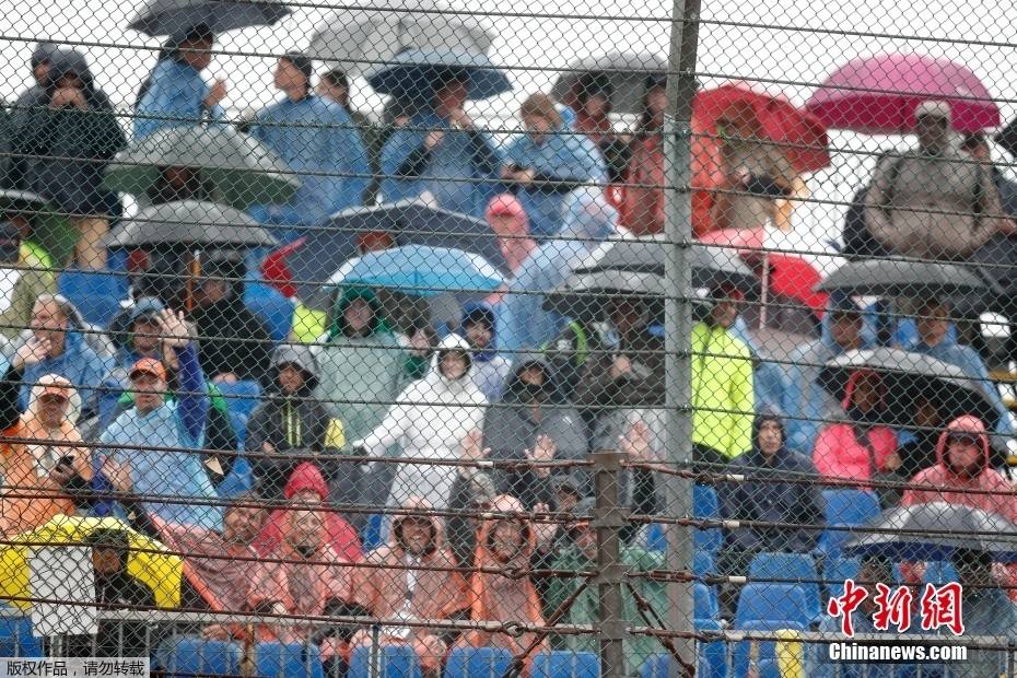 F1比利时站遭遇大雨 3小时45分比赛只跑10分钟-搜狐大视野-搜狐新闻