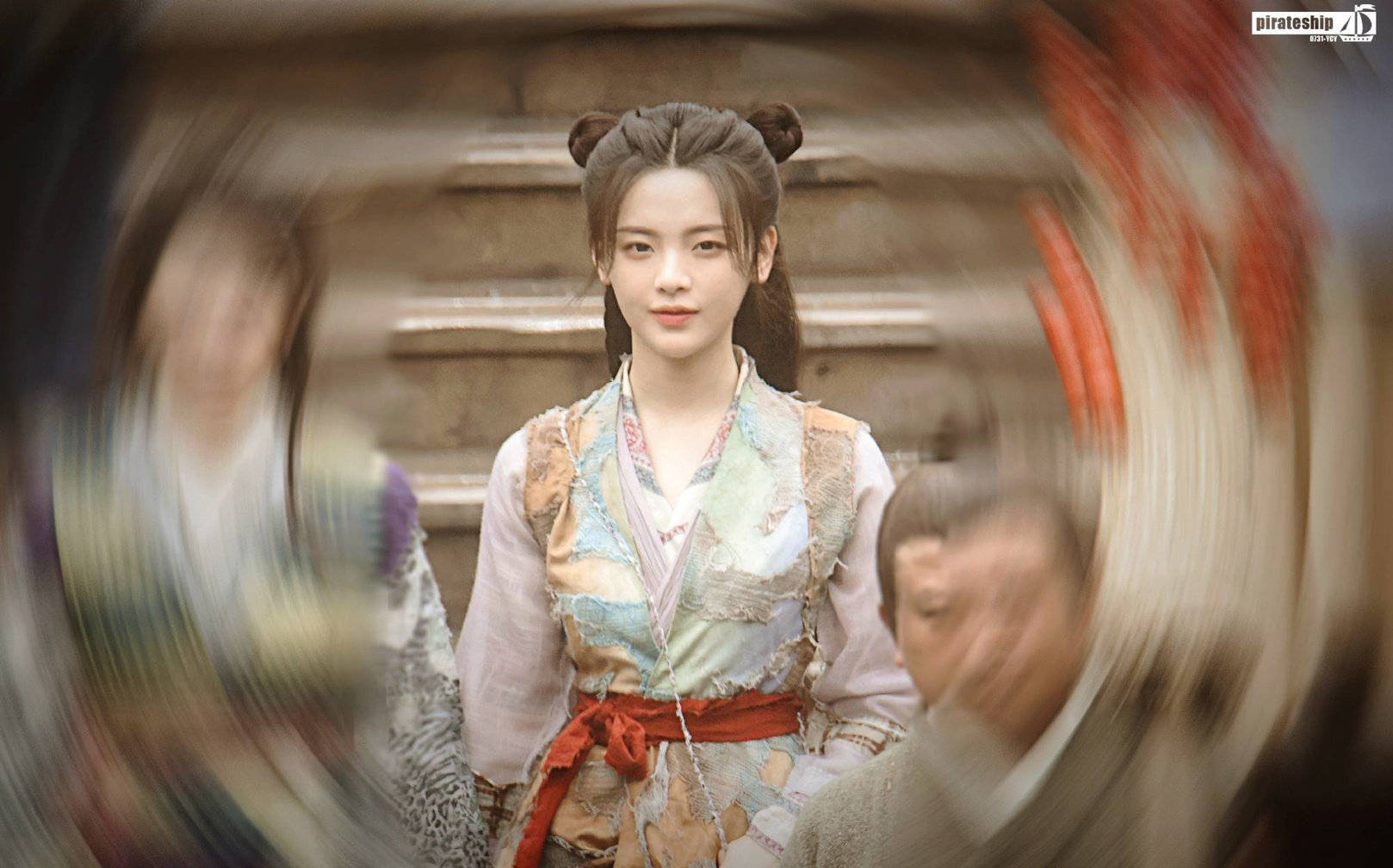 目测|杨超越紫魔出妆路透