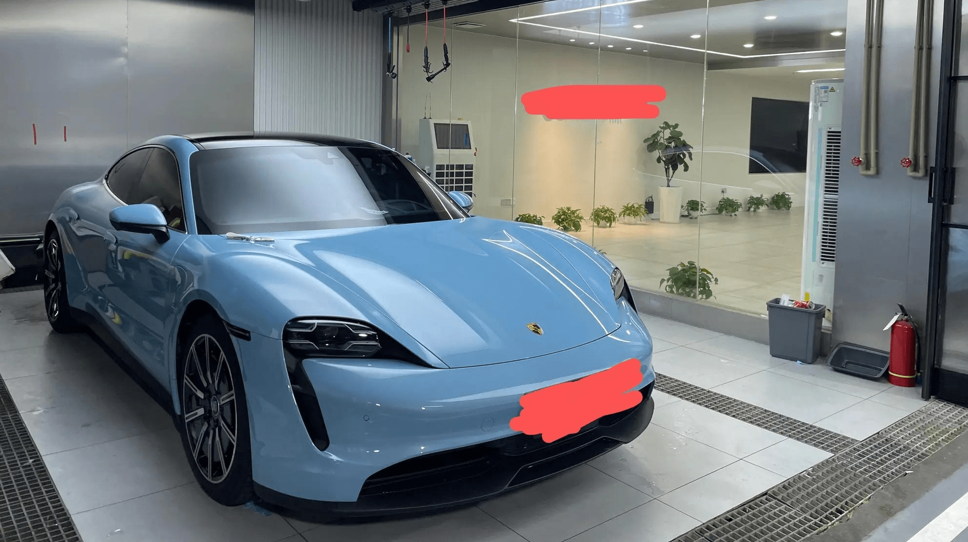 保时捷taycan最美电车零百最快28s心都化了