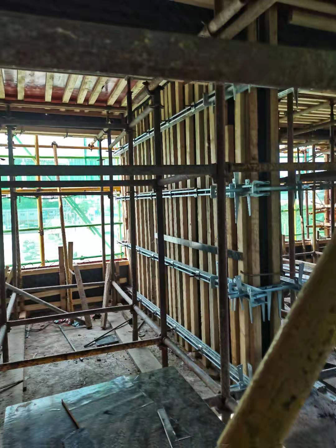 捷安剪力墙加固件模板安拆方法研究