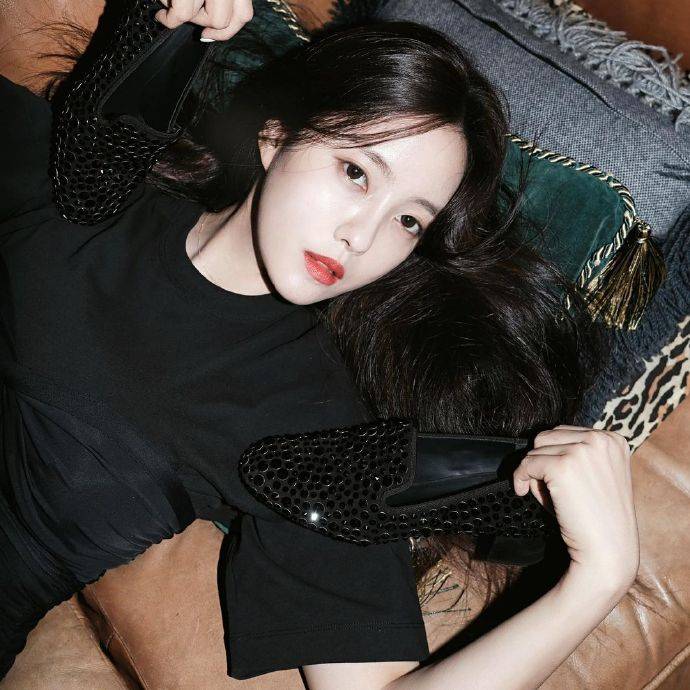 大长腿抢镜的朴孝敏.