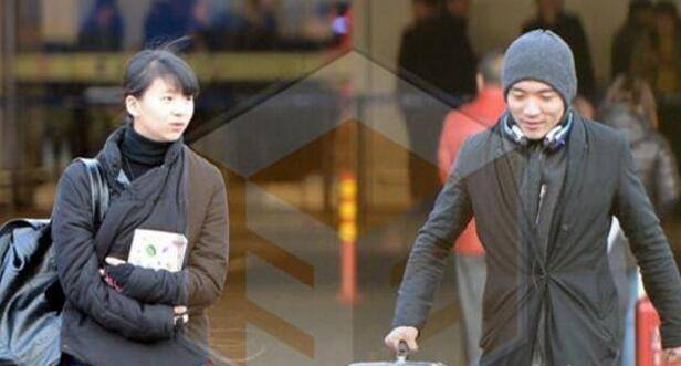 杨丽萍捧侄女小彩旗被放弃14岁被曝老少恋喊人老公拔丝吻太投入遭男星