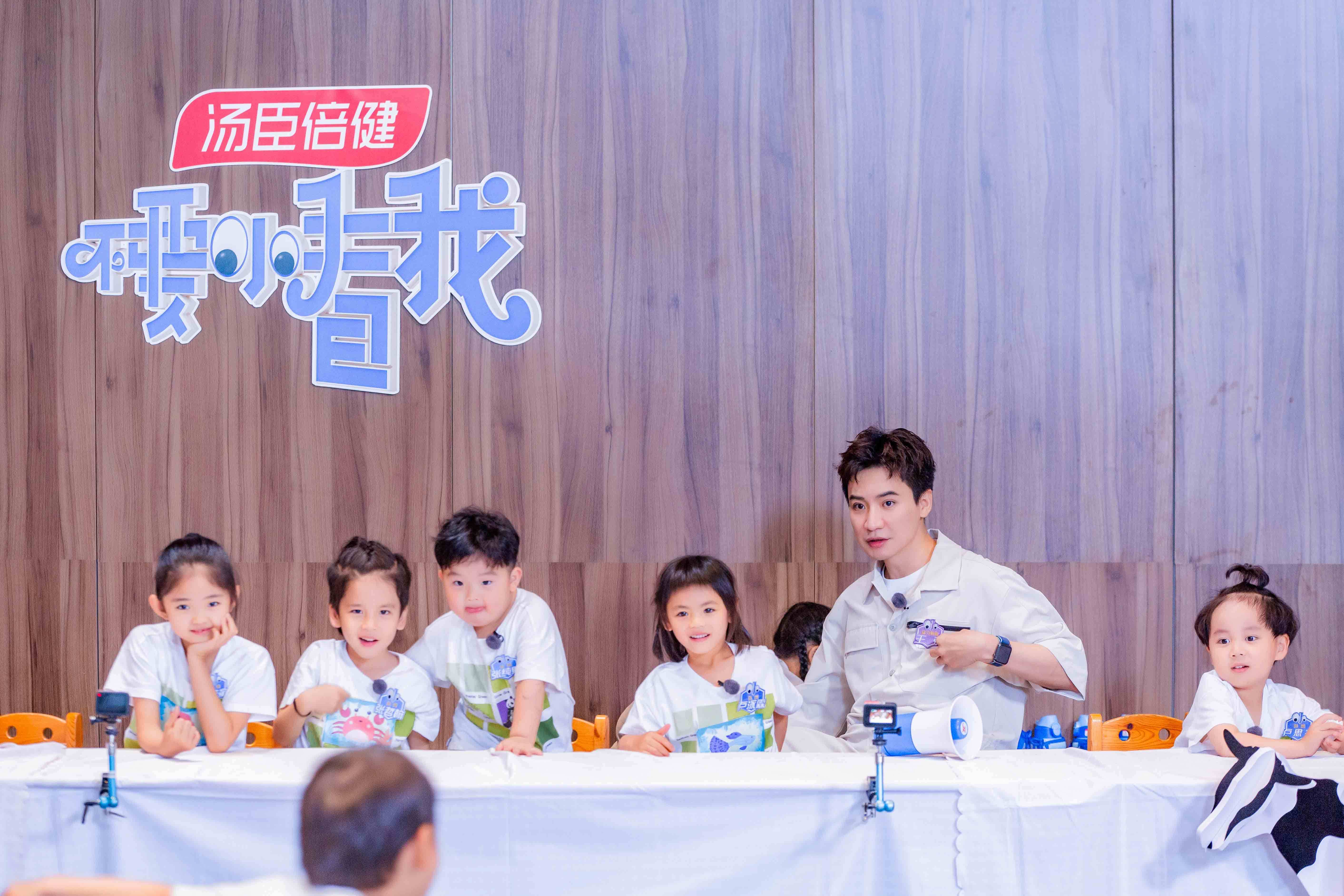 友情|萌娃与父母携手排练毕业大戏 遵从内心书写《不要小看我》