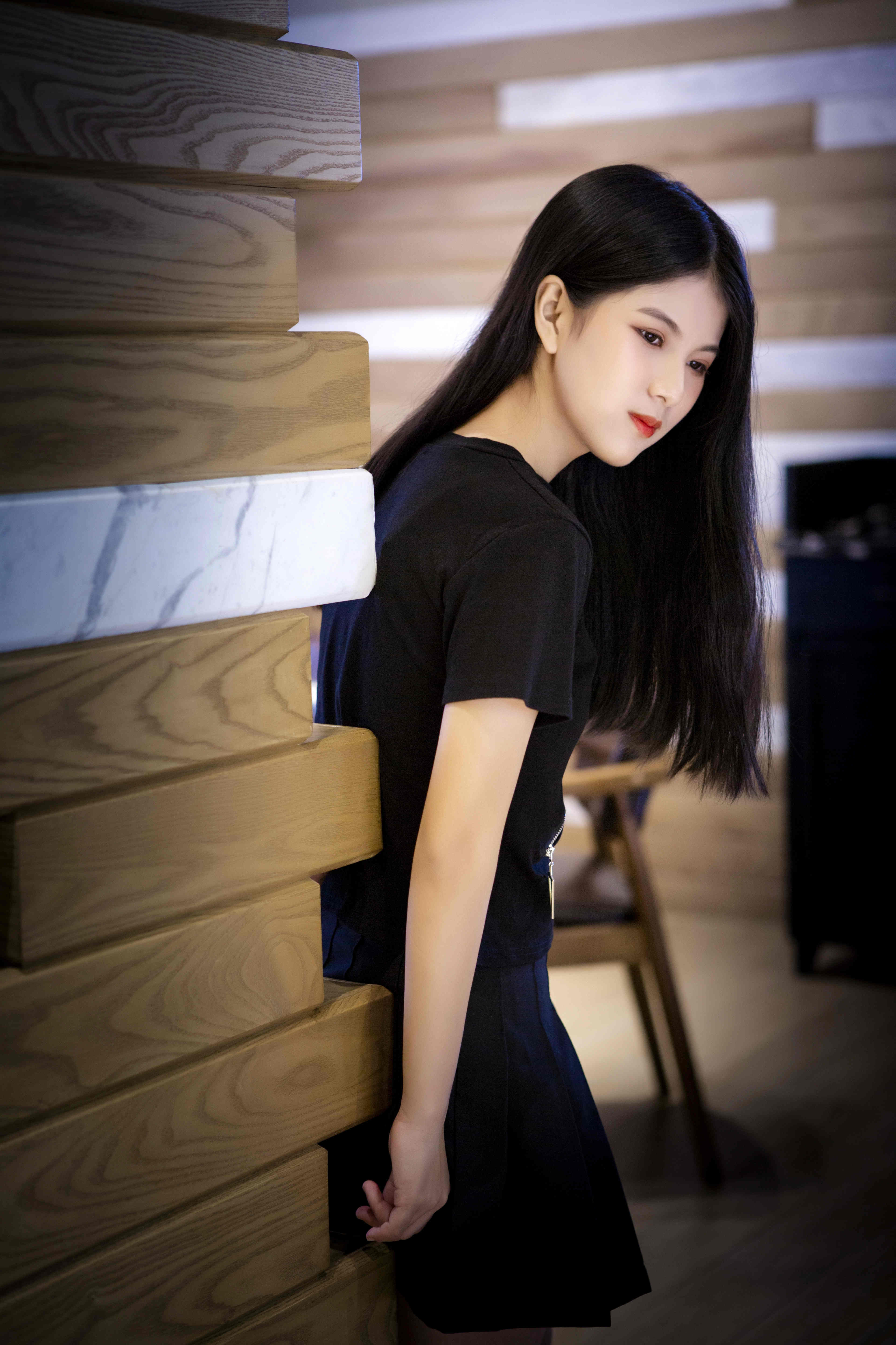 夏梓涵冷艳写真曝光,高冷范太漂亮了