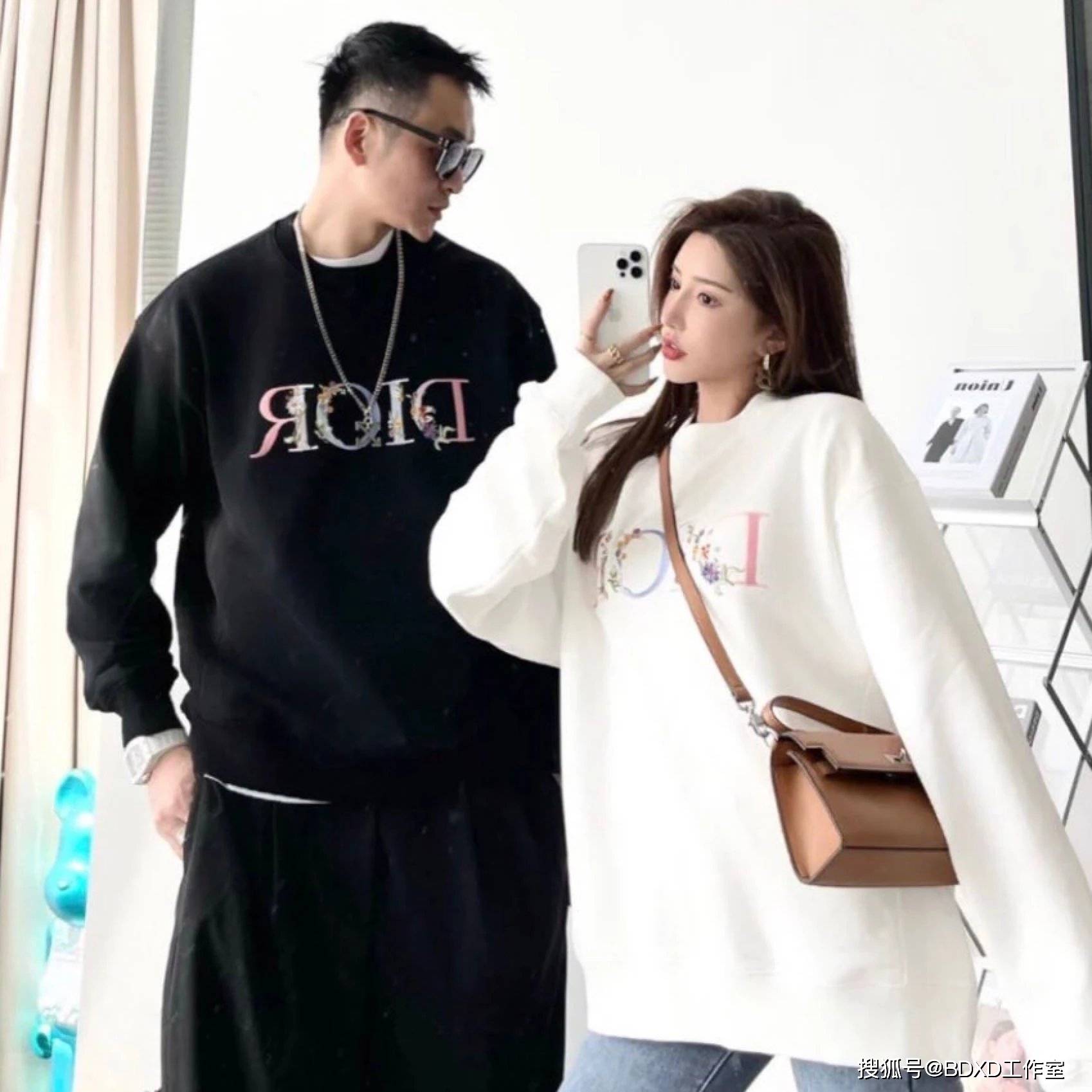 男女|Dior 21SS 花卉Logo刺绣圆领卫衣