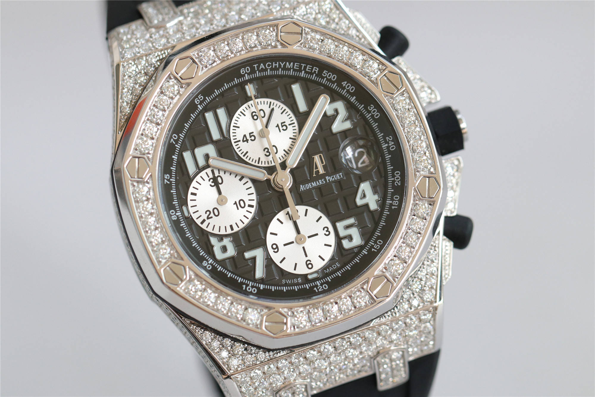 大c论表:爱彼25940后镶钻,硬汉腕表透漏着奢华_钻石