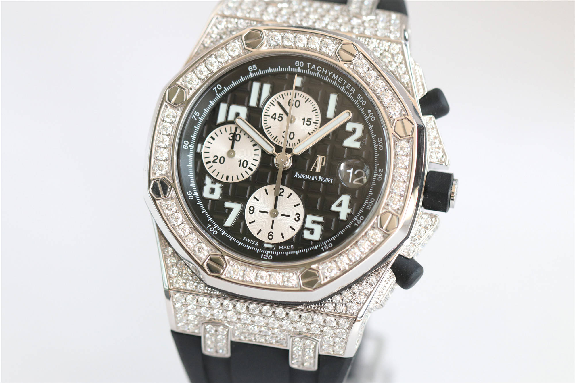 大c论表:爱彼25940后镶钻,硬汉腕表透漏着奢华_钻石