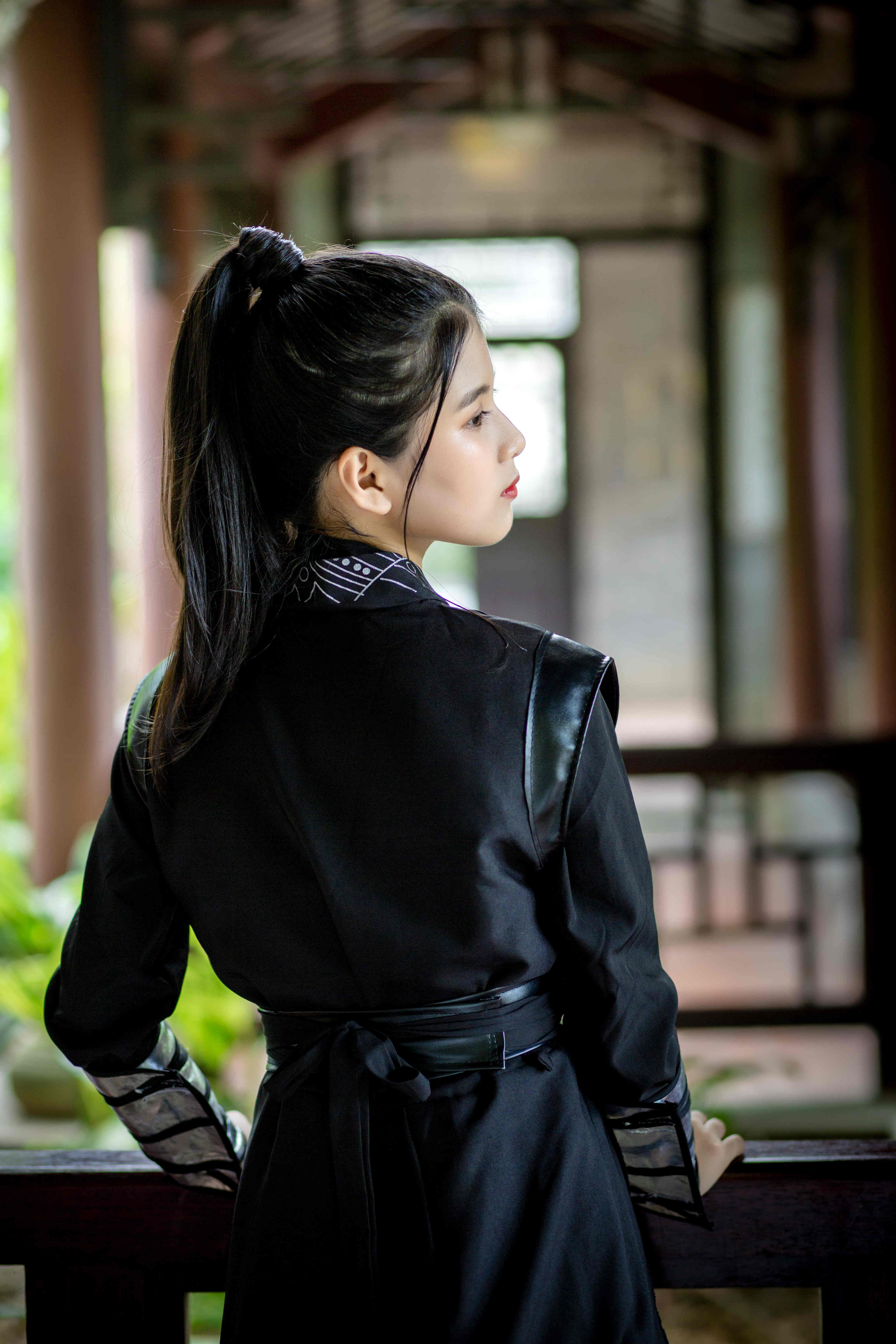 夏梓涵穿汉服神似侠女,美腻帅气的造型你们喜欢吗?