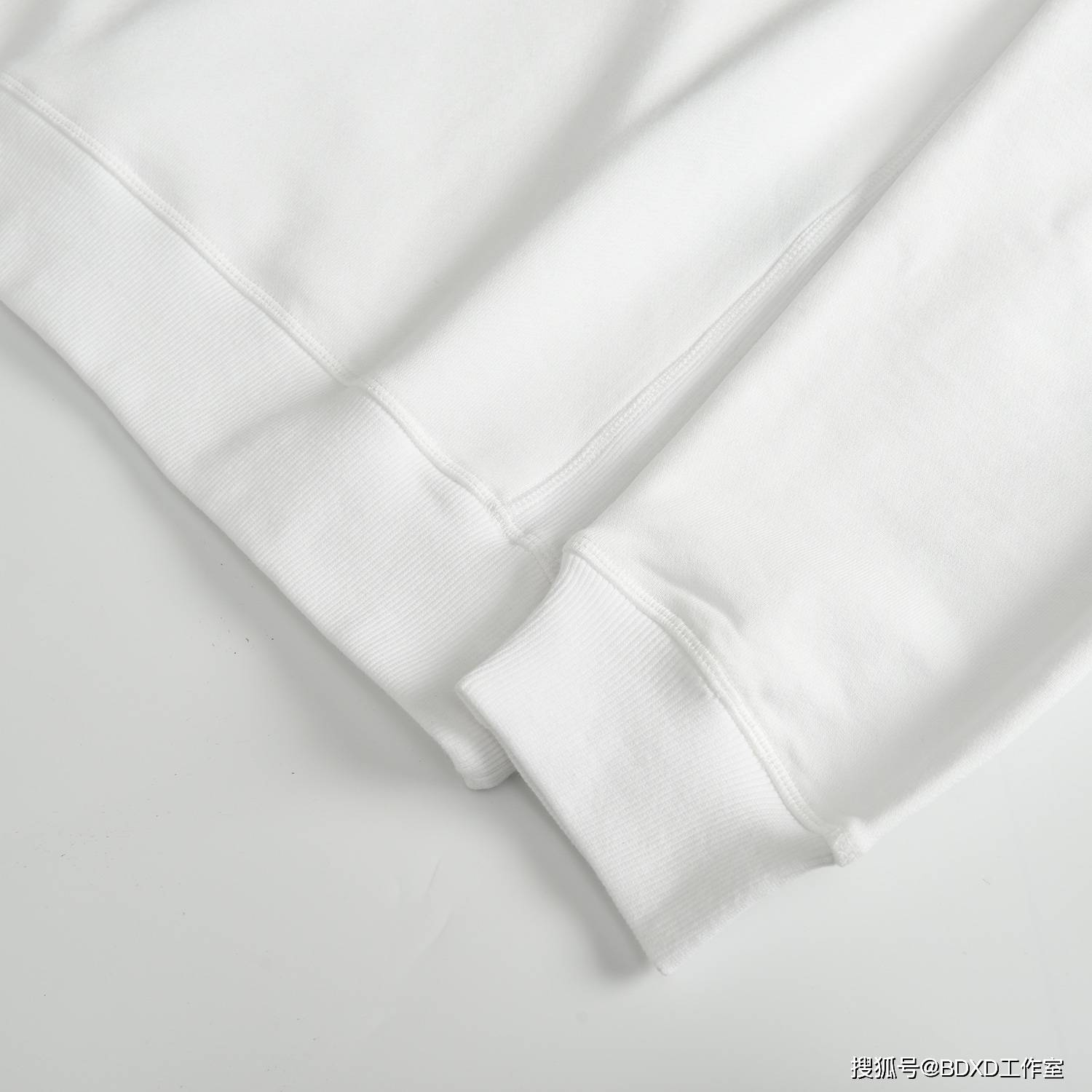 男女|Dior 21SS 花卉Logo刺绣圆领卫衣