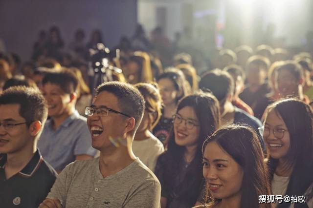 国内比较火的脱口秀节目_香港的脱口秀节目_黄西脱口秀节目