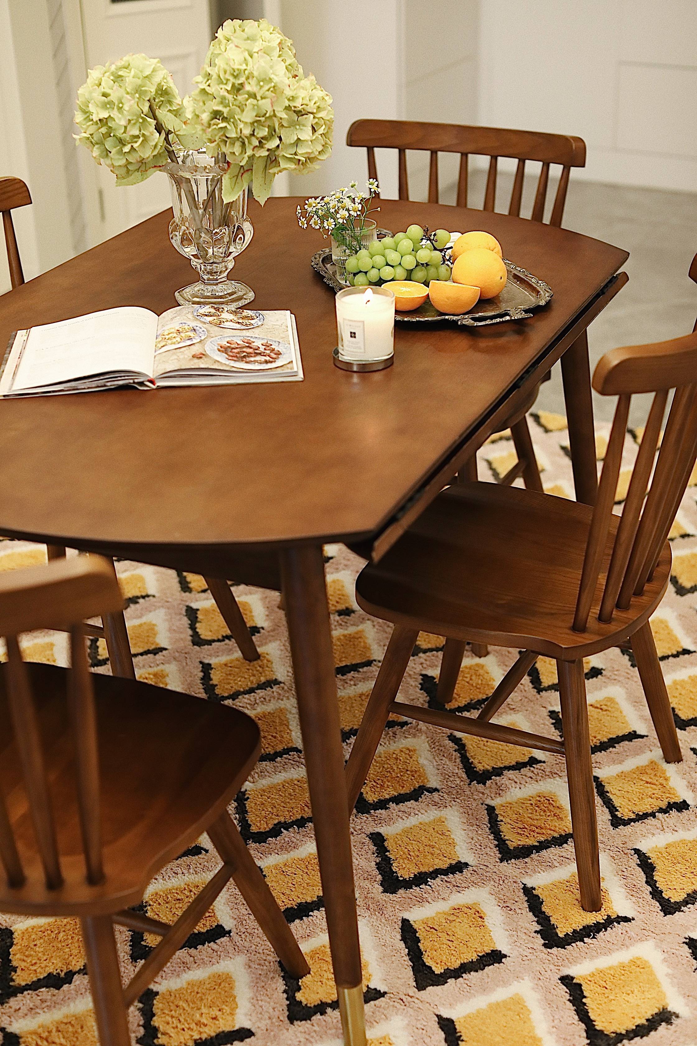 这个极简实木餐桌在家的真实模样!