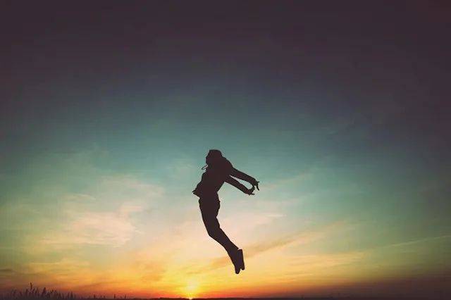 怎么能让自己变得更开朗一些 038fc64fc6c344159cd376e9e83f21a3.jpeg