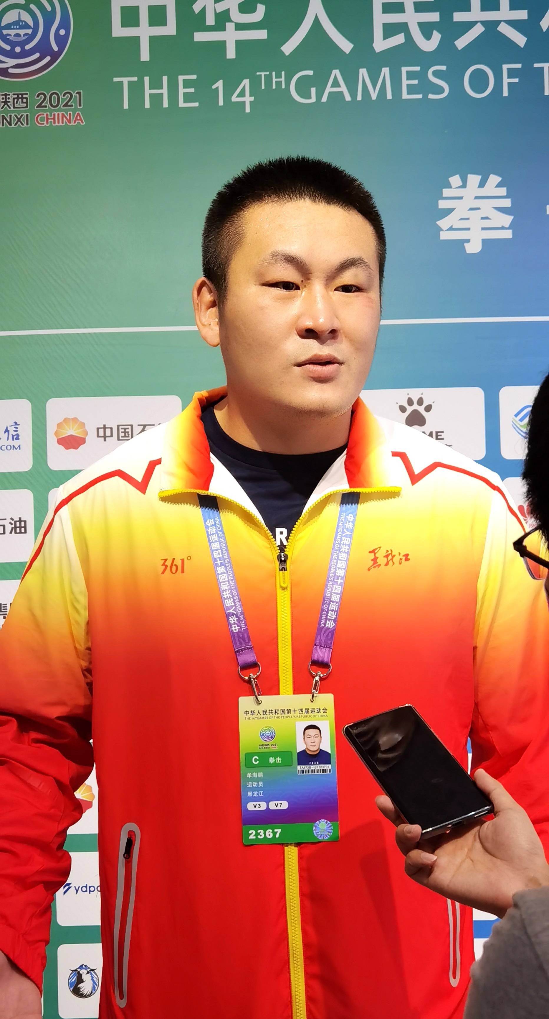 这场半决赛中,牟海鹏表现稳健,步伐和技术的运用都