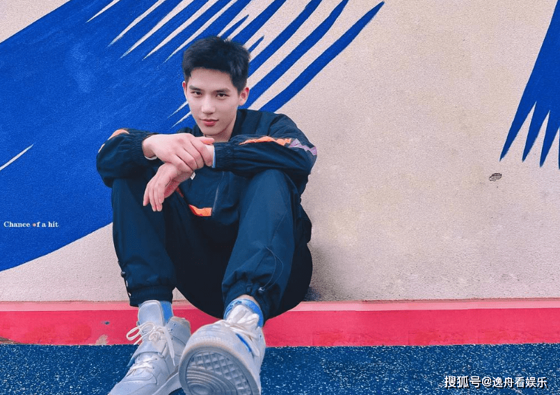 职业|《陪你逐风飞翔》将播，宋祖儿、王安宇CP感十足，上演职业选手