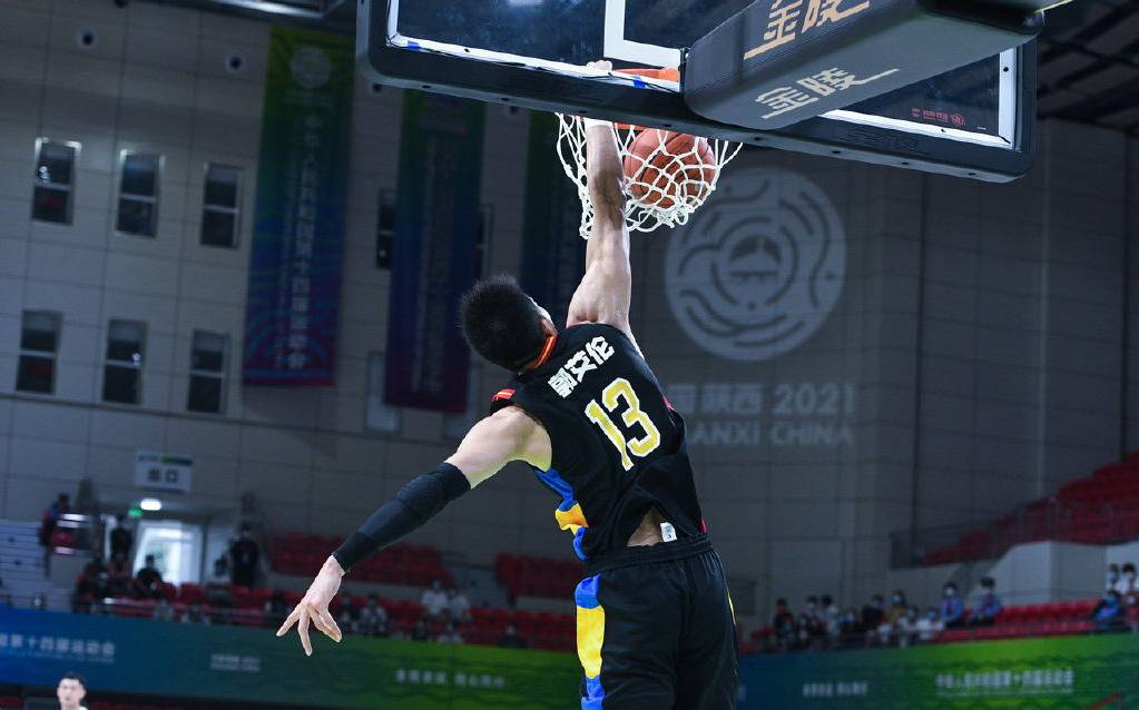 辽篮全运会狂胜湖北,郭艾伦心态轻松上演扣篮好戏