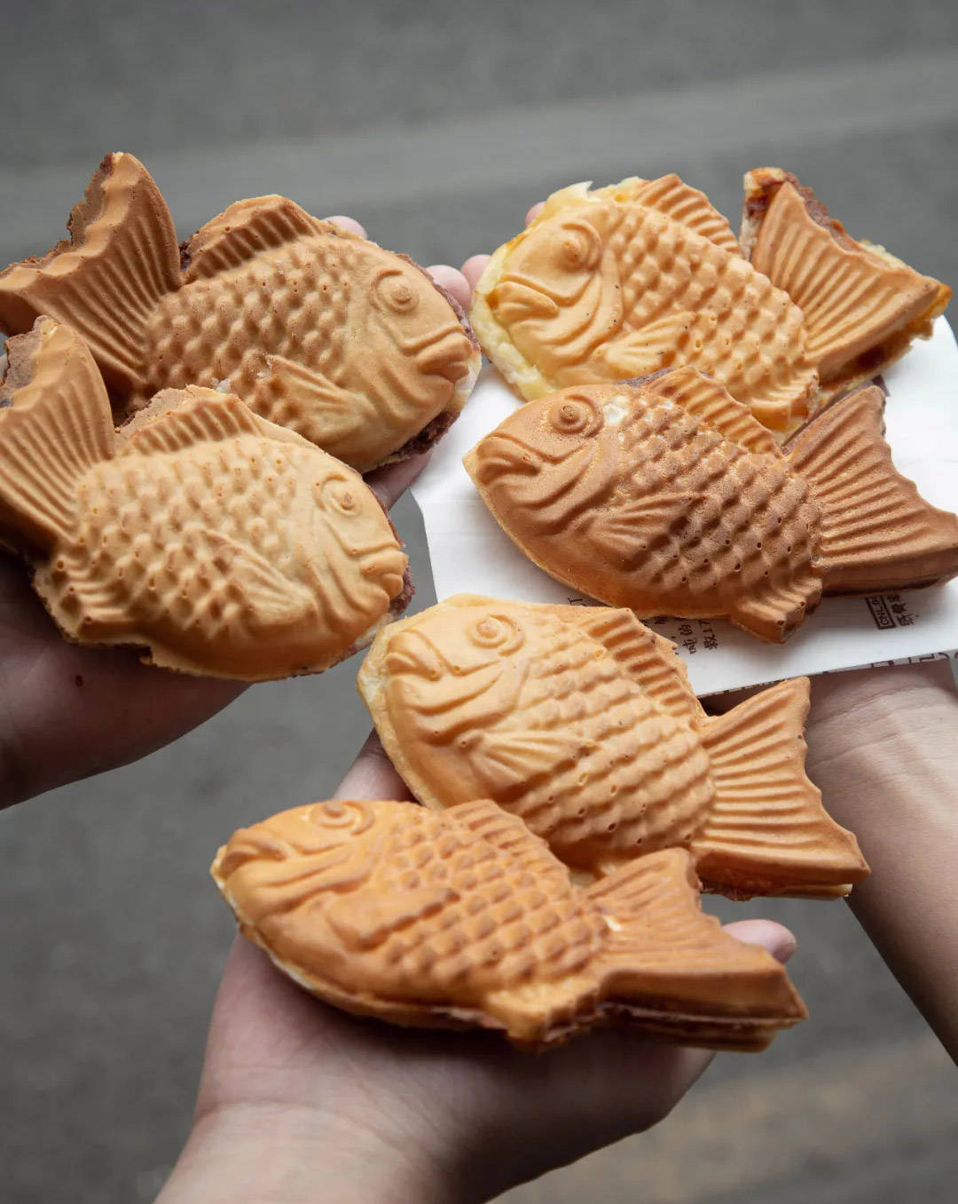 来看看我们鸣门鲷烧本铺的鲷鱼烧吧