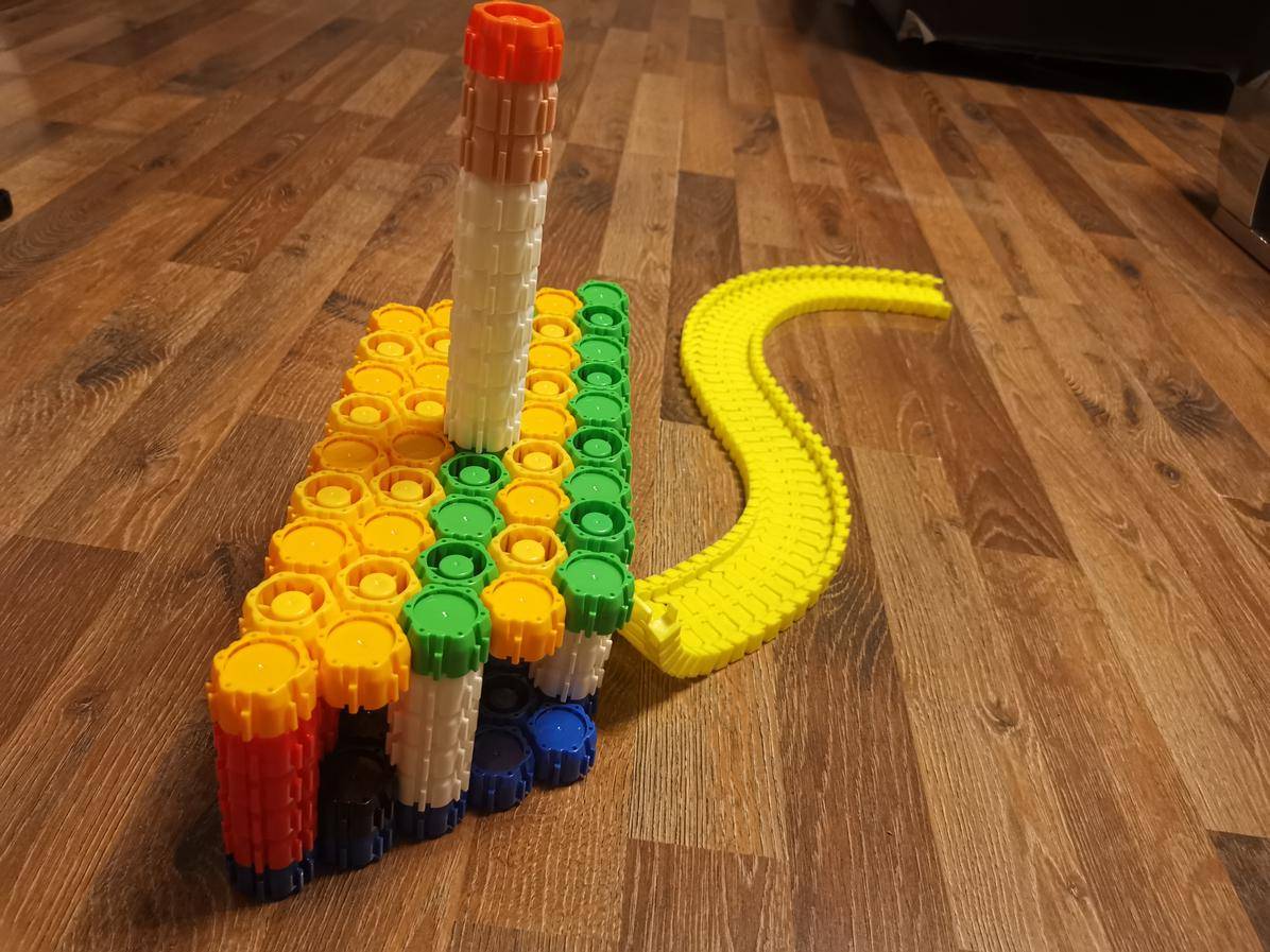 小瓶盖积木瓶盖作品火车站一张城市名片