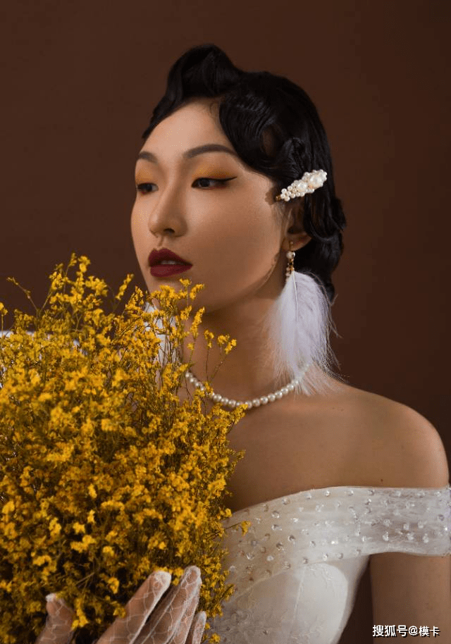 体重 模卡 推荐艺人:Wing