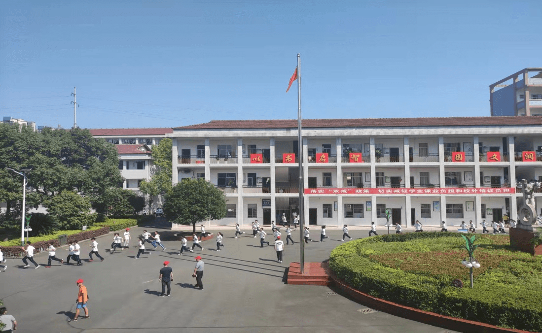 桃源县漳江中学举行防踩踏事故及新冠疫情防控应急演练