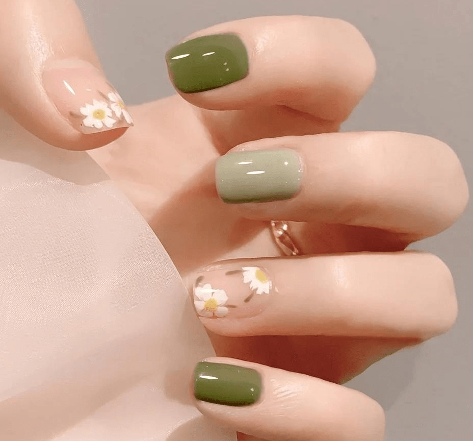 棋盘还在找绿色系美甲?看完下面这些,get秋冬显白美甲。