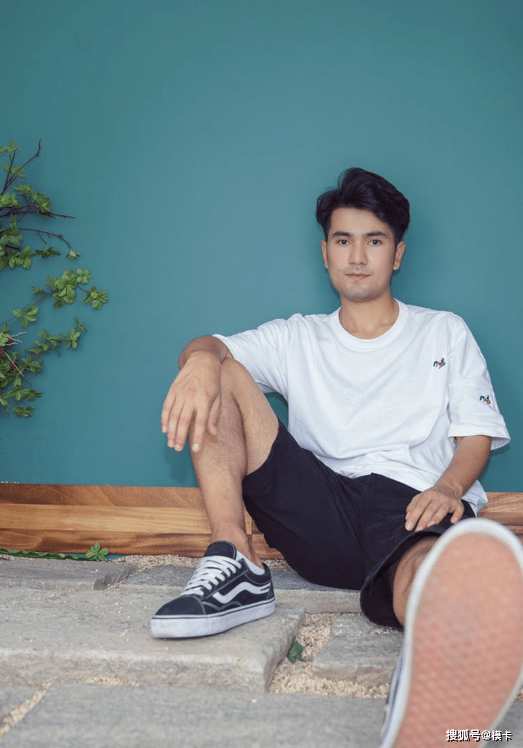 通告 模卡 推荐艺人：伊利亚尔