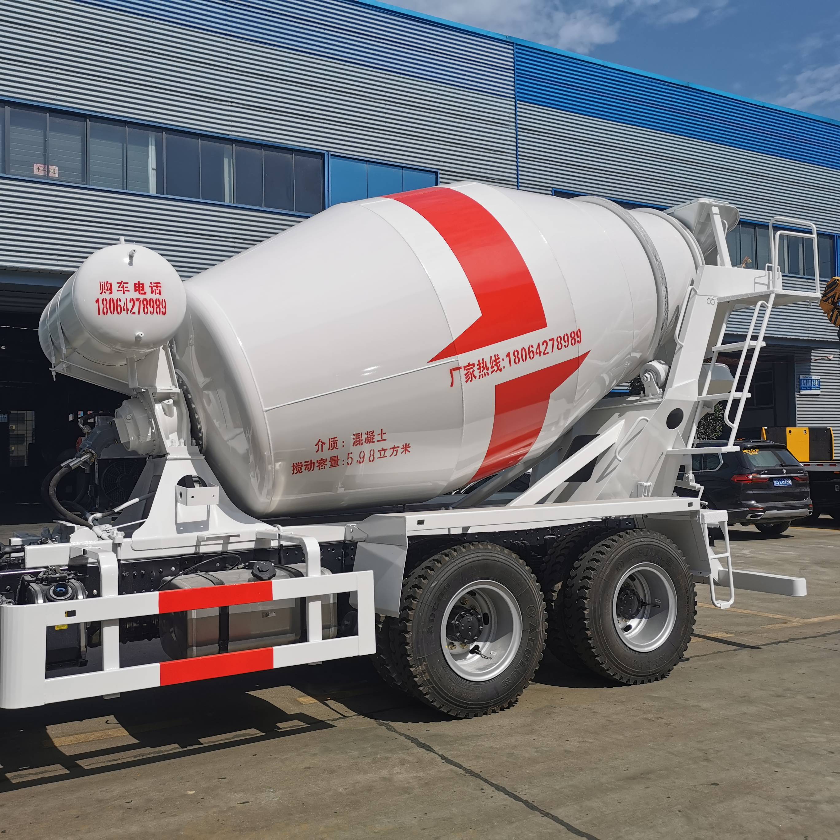 国六航天万山9方混凝土罐车整车图片赏析