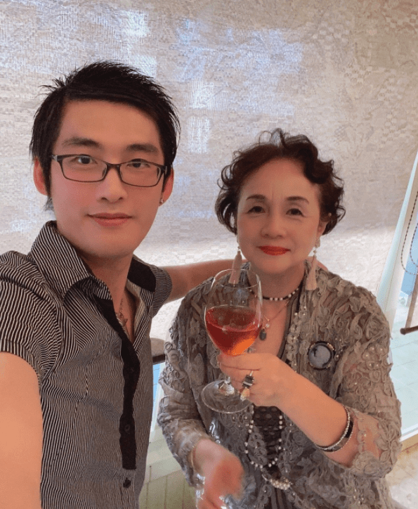 为娶日本老太太29岁小伙和家人断绝联系却感恩韩国女闺蜜照顾