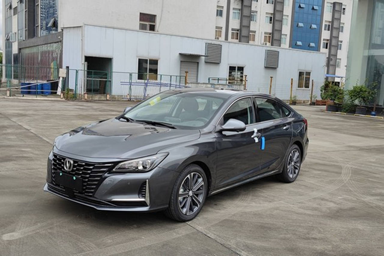 新款长安锐程cc蓝鲸版上市售价9791129万元