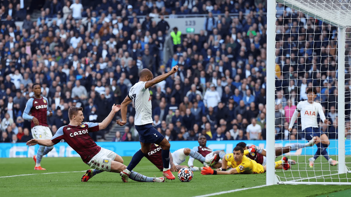 高清图:孙兴慜激情怒吼霸气四溢 悍将破门滑跪