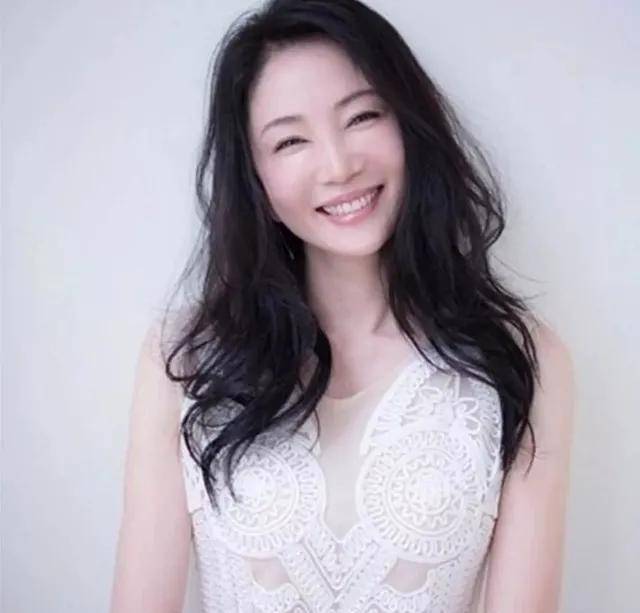 无敌日本53岁阿姨夺得选美冠军，网友：看到身材和颜值，当之无愧