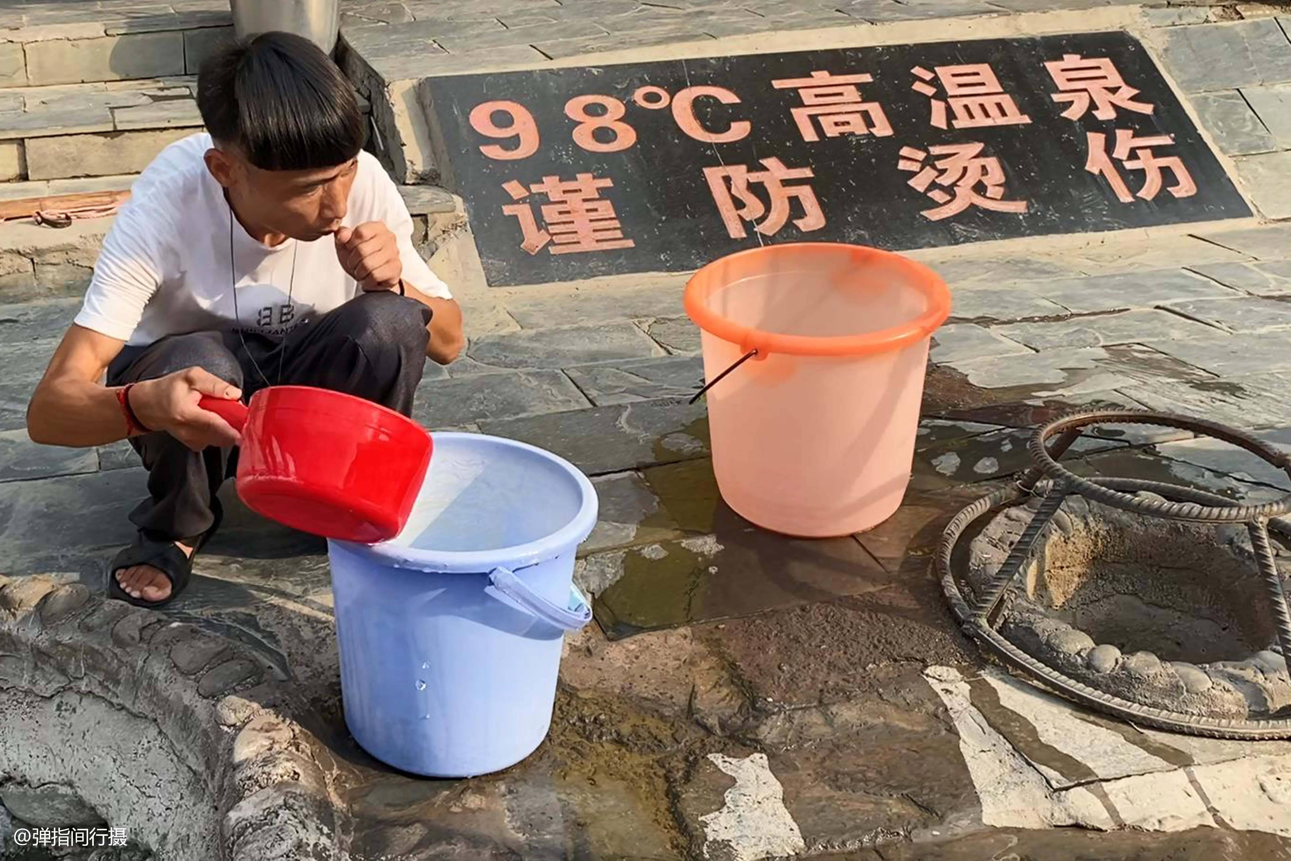 湖南有个温泉小镇，村民用地下98热泉煮米粉，每碗10元月入几万