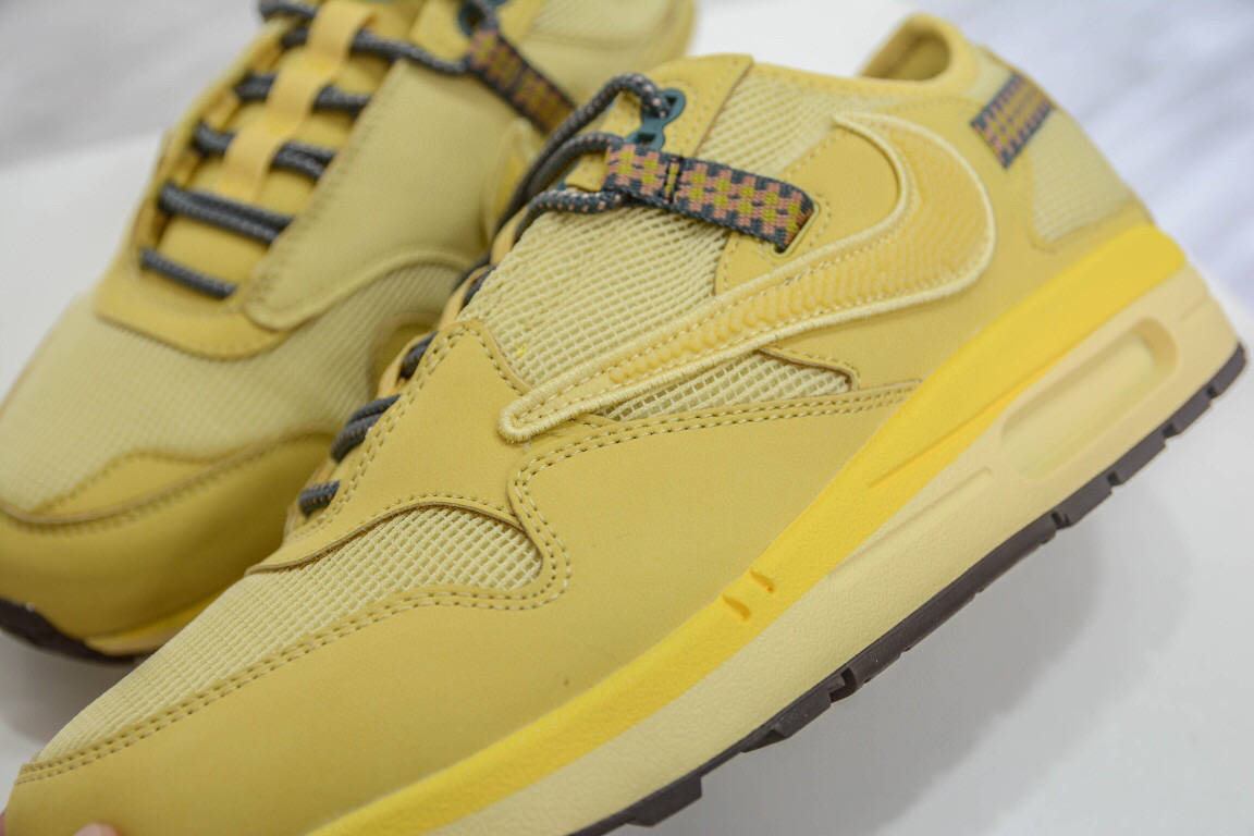 鞋舌 耐克柠檬黄倒钩 Travis Scott x Nike Air Max 1 Cactus Jack 联名运动鞋