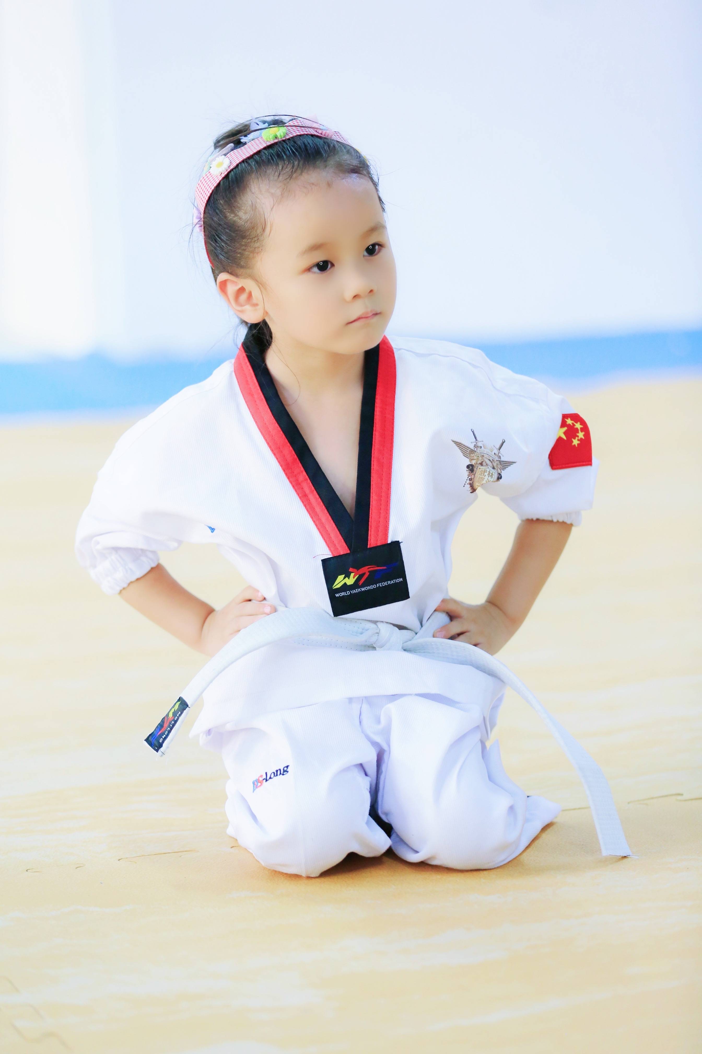 王怡鑫跆拳道在当下家长对孩子的课外时间不仅仅只是吃喝玩乐,在学习