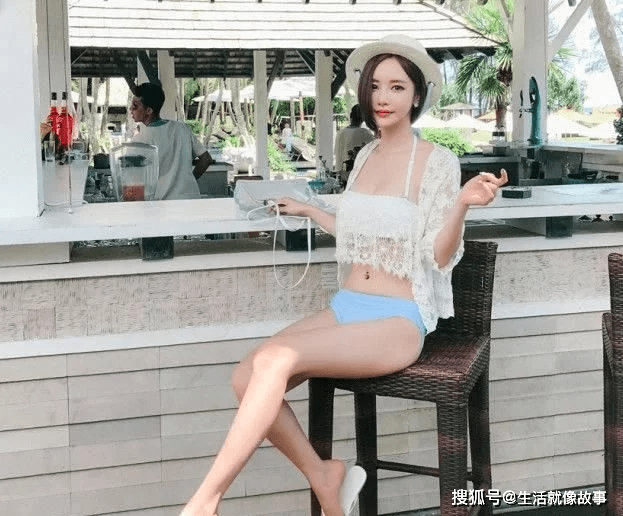 设计 温婉柔美的泳衣小姐姐，穿出青春靓丽，彰显个性独特