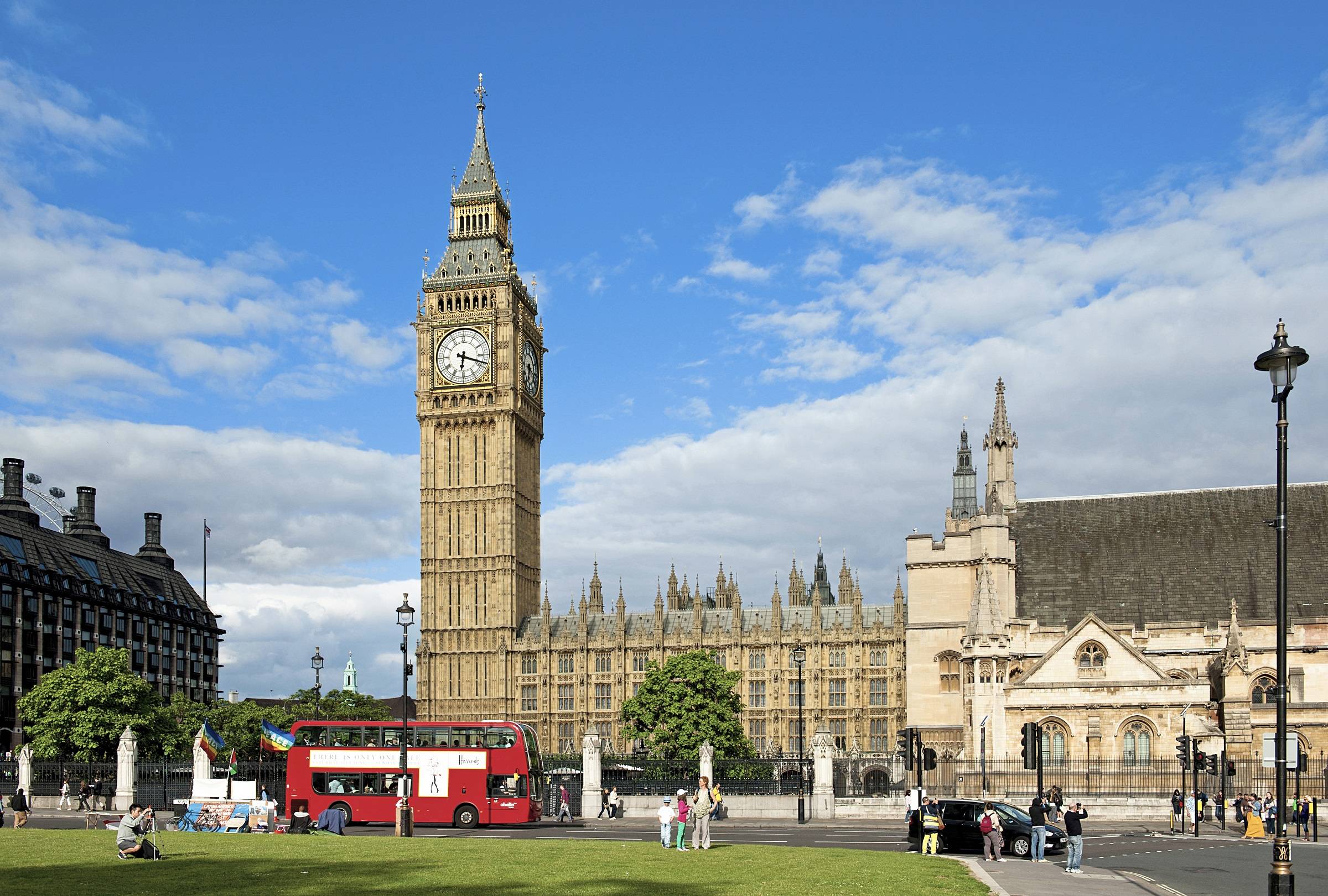 英国南安普顿为宾客前往英国南部的许多旅游胜地——如周边历史城市