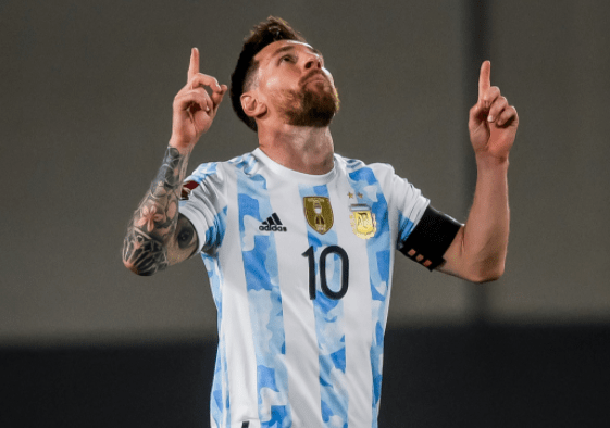 原创3-0!梅西造3球,微笑 举双臂庆祝,超"外星人"罗纳尔多18球