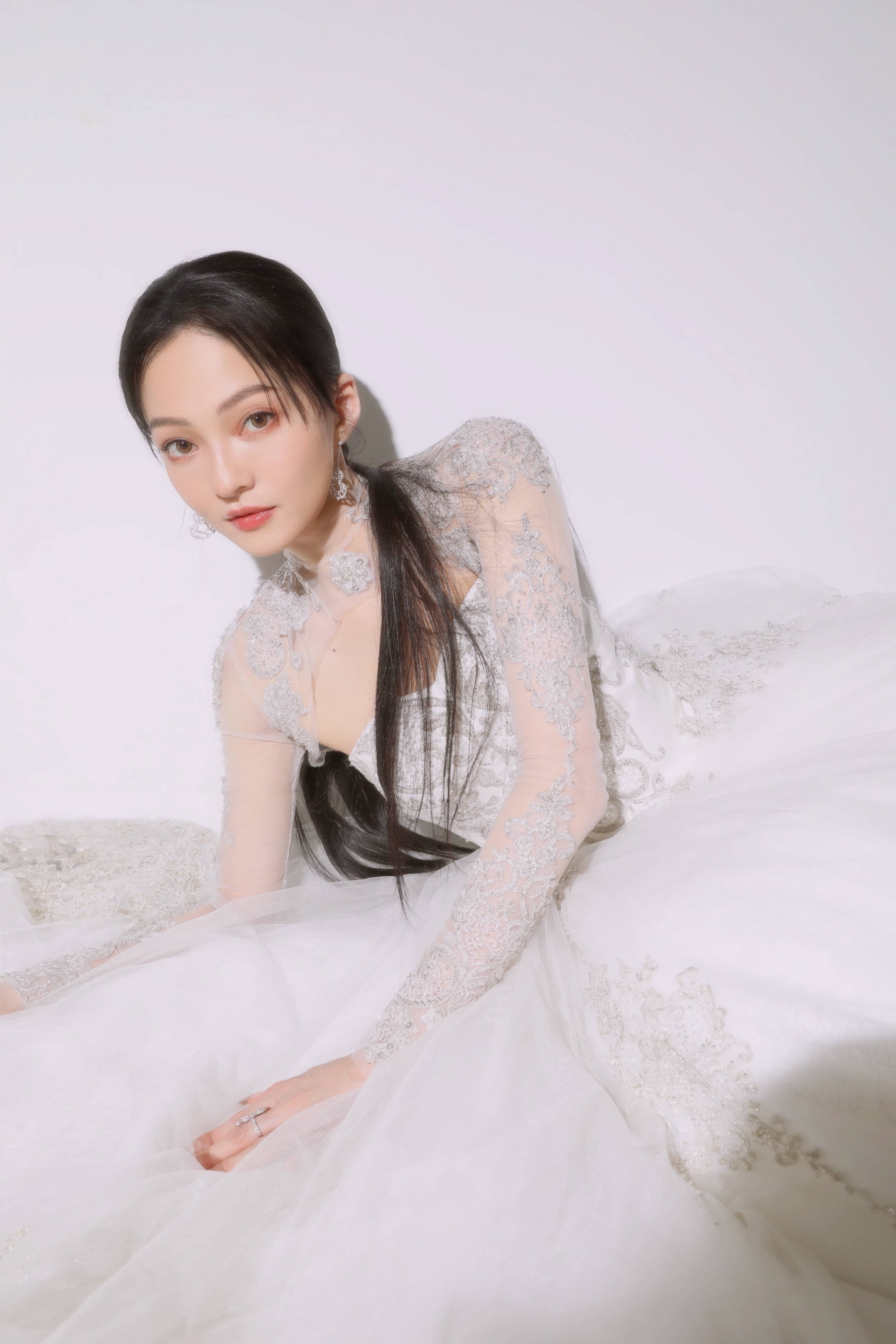耳环张韶涵佩戴Qeelin Wulu系列珠宝