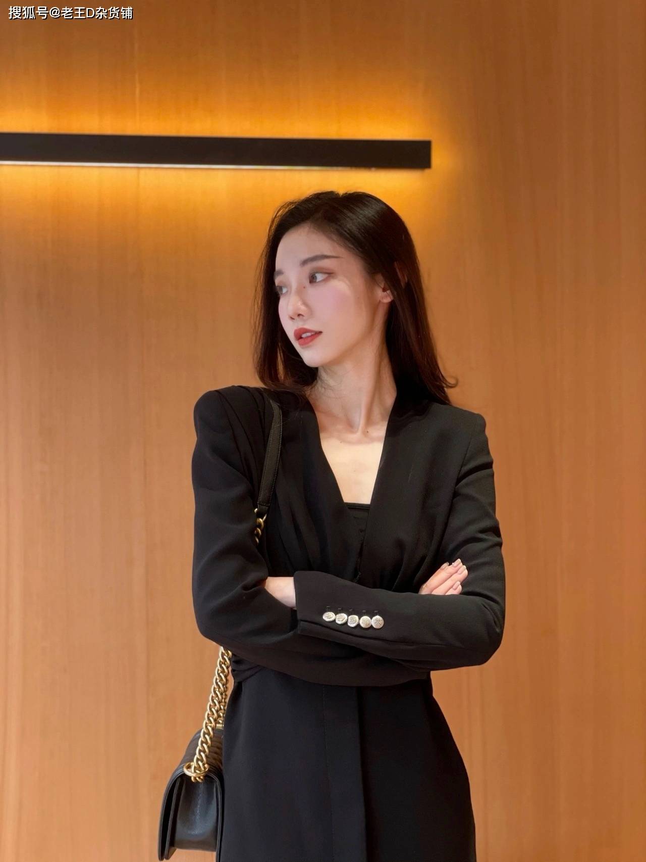 今天秘书装当一天都市丽人高跟鞋跟高但稳