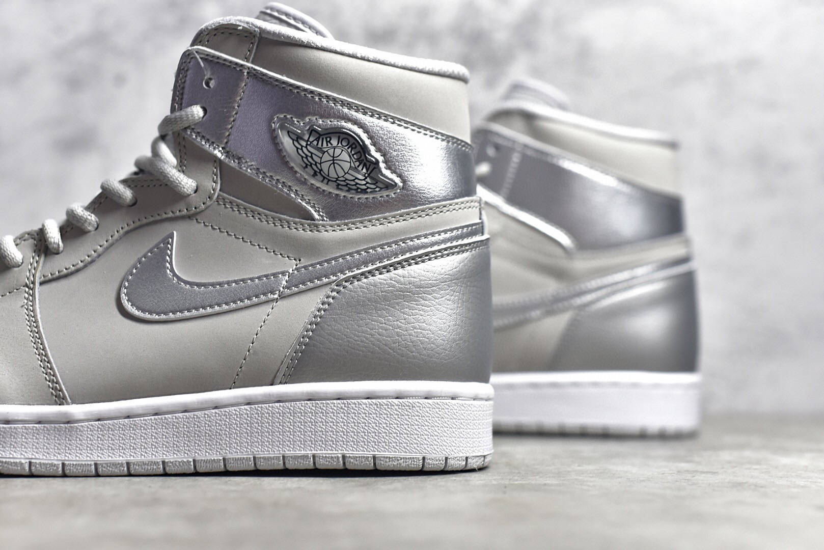 银高 乔丹日本限定 Air Jordan 1 High OG Japan 灰银高帮球鞋